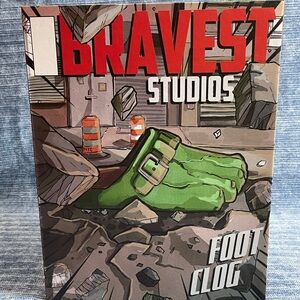 Bravest Studios Men's Size 8 US  *HULK* Red Foot Clogs NEW